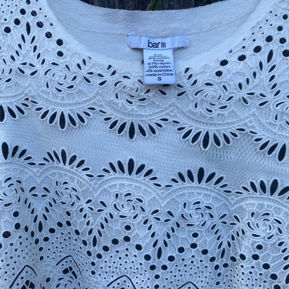 White sleeveless crop top - Picture 3 of 4